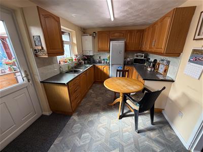 Kitchen/ Dining Room